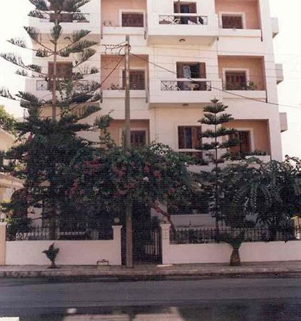 חאניה Elena Apartments 'The Family' מראה חיצוני תמונה