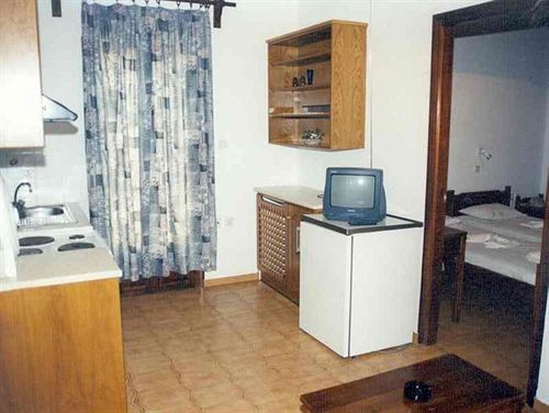 חאניה Elena Apartments 'The Family' מראה חיצוני תמונה